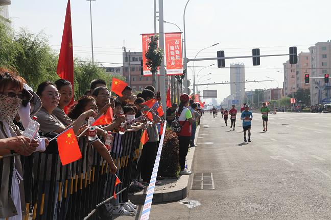 LEDONG.COM乐动体育(中国大陆)科技公司公司齐心协力护航包头首届马拉松赛3.jpg